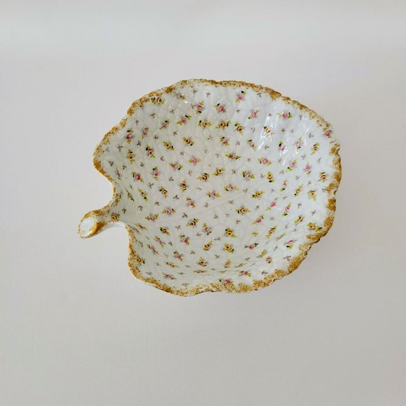 Vienna Porcelain Chintz Floral Bowl, Leaf Shaped, Quilted Pattern, Gold Trim - Picture 2 of 10